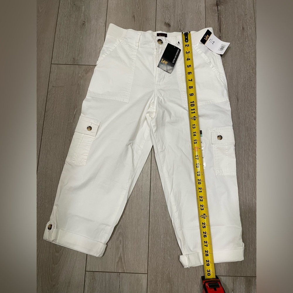 Women's Lee® Flex-To-Go Cargo Mid Rise Capri Pants ULTRA LUX COMFORT Size 6 - Picture 6 of 7
